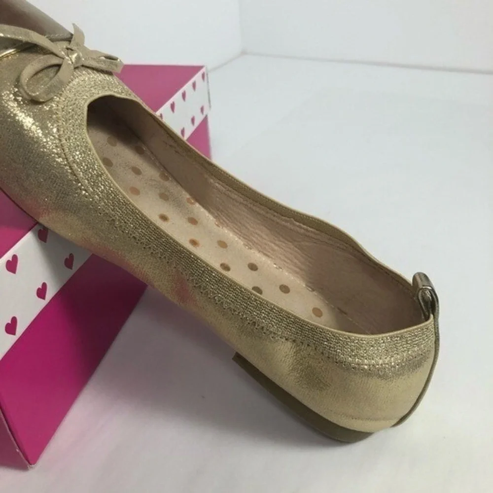 Olive & Edie Taylor Gold Shoes Size‎ 6M